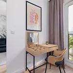 Beautiful Steam Park With Parking Old Town Cracow By Renters Apartman Krakkó