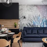 Beautiful Steam Park With Parking Old Town Cracow By Renters Apartman