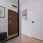 Beautiful Steam Park With Parking Old Town Cracow By Renters Apartman *