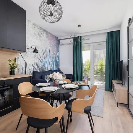 Beautiful Steam Park With Parking Old Town Cracow By Renters Apartment