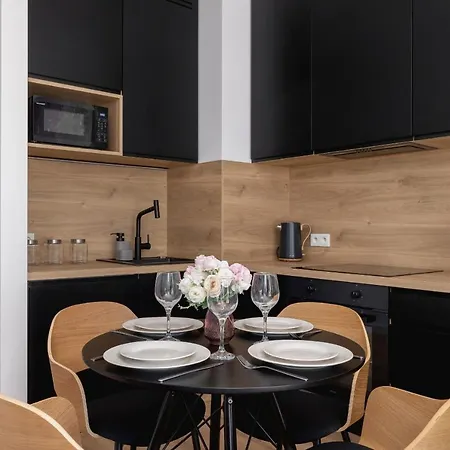 Beautiful Steam Park With Parking Old Town Cracow By Renters Apartment Krakow
